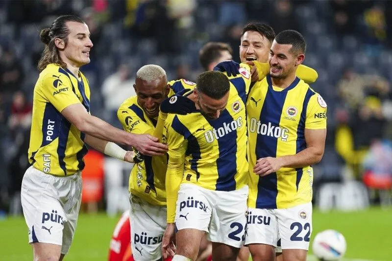 Fenerbahce gặp khó trước Gornik trên sân nhà